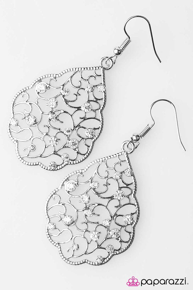 Paparazzi ♥ Dreaming of Castles - White ♥ Earrings