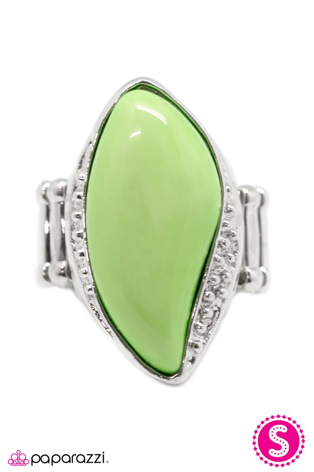 Paparazzi ♥ Make Your Move - Green ♥ Ring
