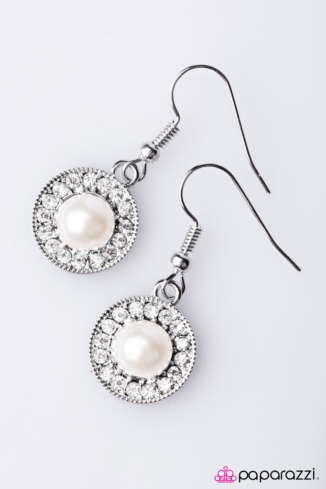 Paparazzi ♥ Oceans Apart - White ♥ Earrings