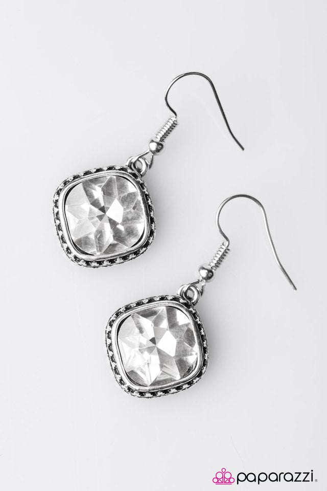 Paparazzi ♥ Royal Treasure - White ♥ Earrings