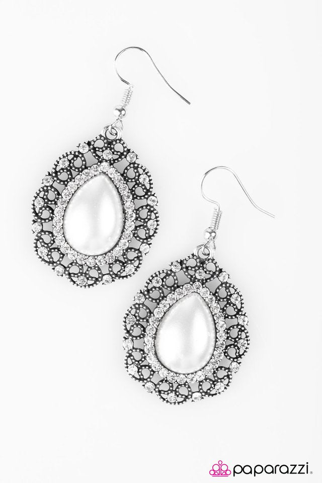 Paparazzi ♥ Always Wear Your Crown - White ♥ Earrings