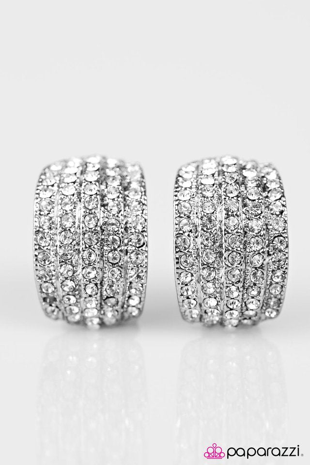Paparazzi ♥ Feeling Frosty - White ♥ Clip-On