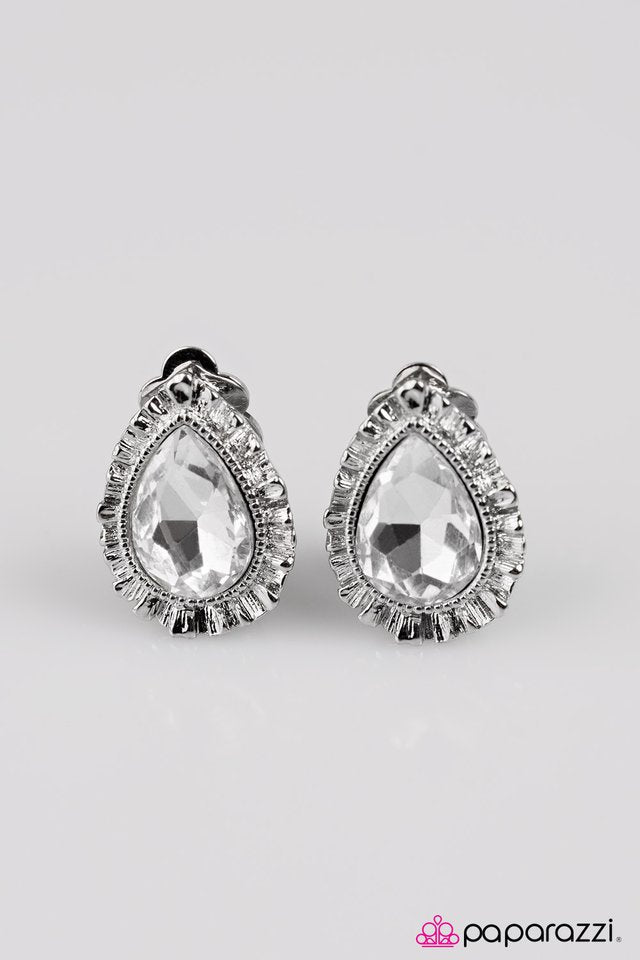 Paparazzi ♥ The Royal Court - White ♥ Clip-On