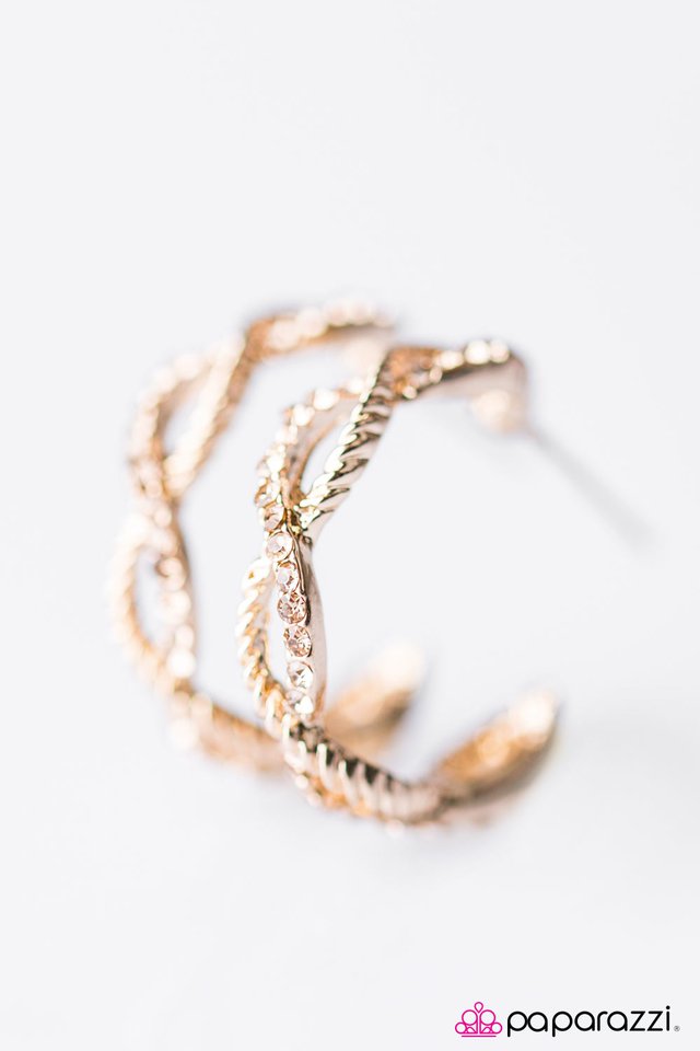 Paparazzi ♥ Dainty Decadence - Gold ♥ Earrings