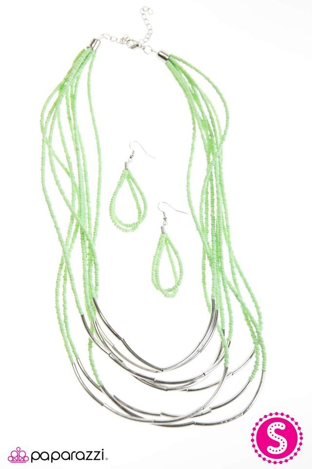Paparazzi ♥ Living The GLEAM - Green ♥ Necklace