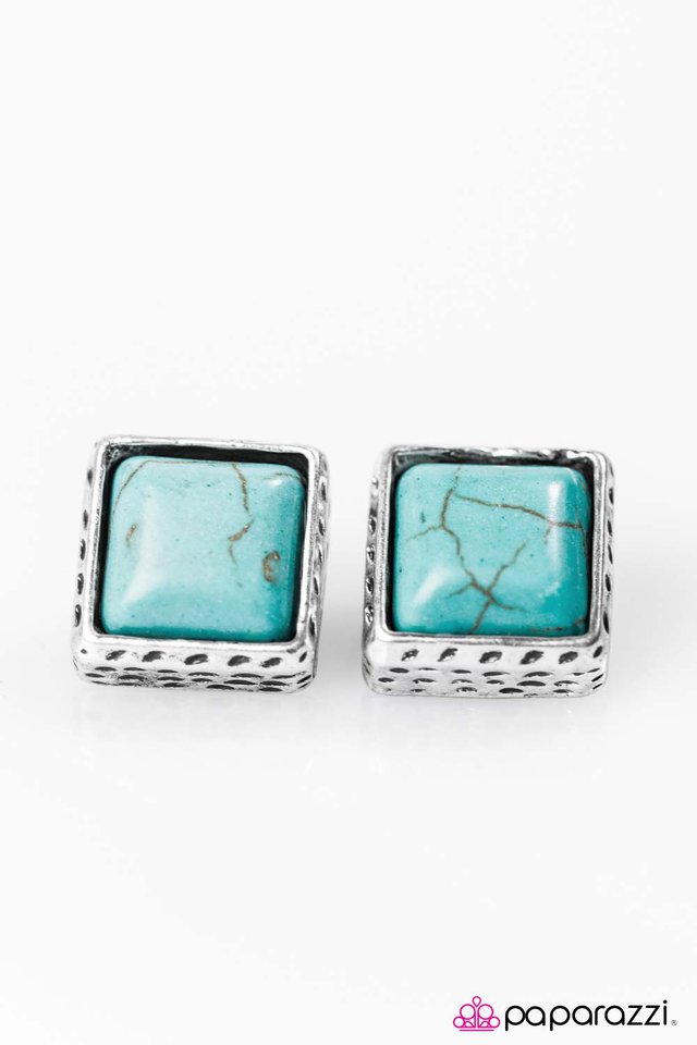 Paparazzi ♥ Tennessee Blues - Blue ♥ Post Earrings