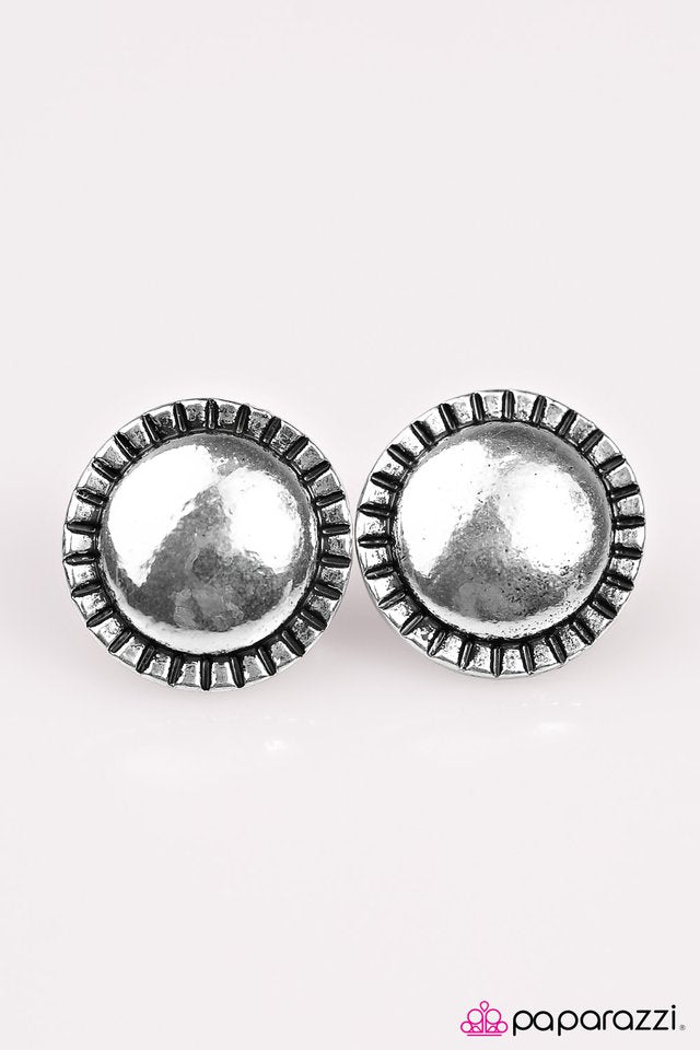 Paparazzi ♥ Beyond The Sun - Silver ♥ Post Earrings