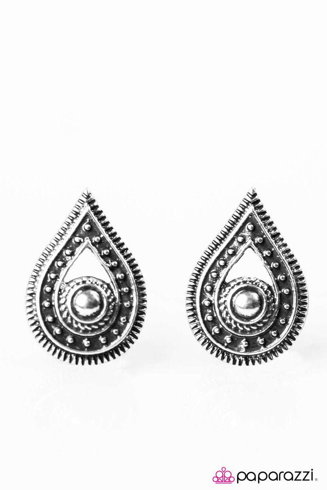 Paparazzi ♥ Light My Fire - Silver ♥ Post Earrings