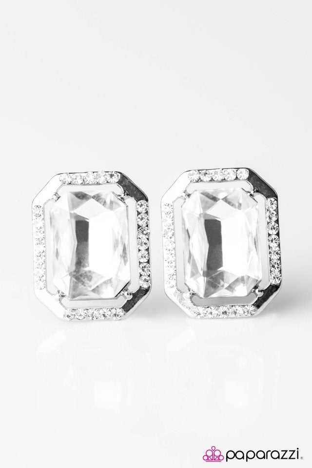 Paparazzi ♥ Gatsby Glam - White ♥ Post Earrings