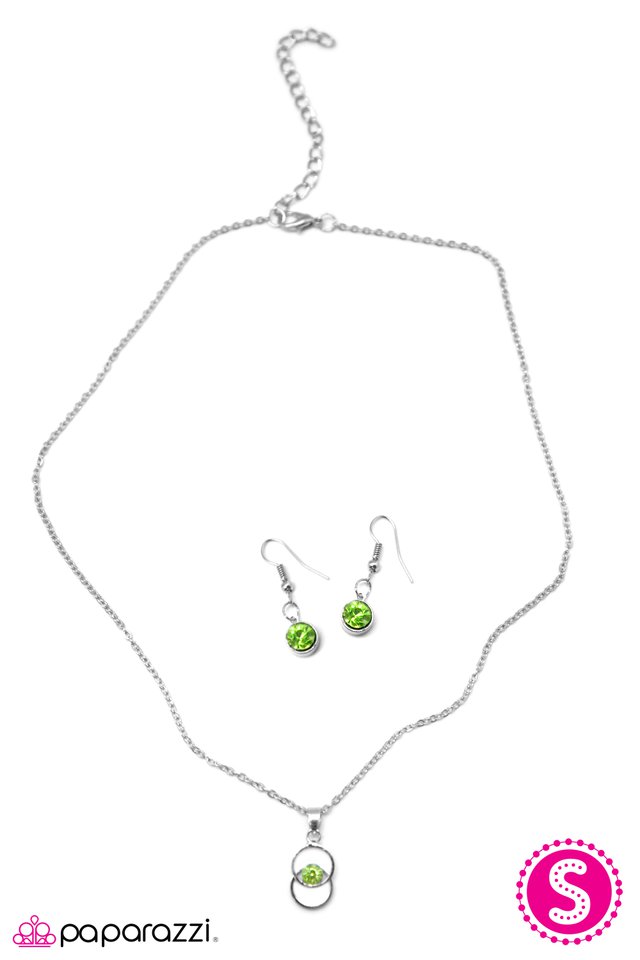 Paparazzi ♥ Shes A Lady - Green ♥ Necklace