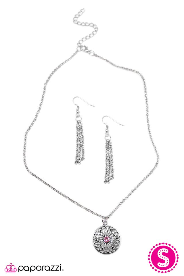 Paparazzi ♥ A Pretty Sight - Pink ♥ Necklace