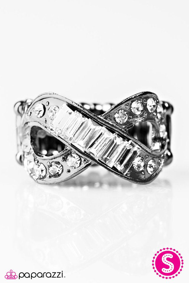 Paparazzi ♥ Weve Got Nothing But Time - Black ♥ Ring