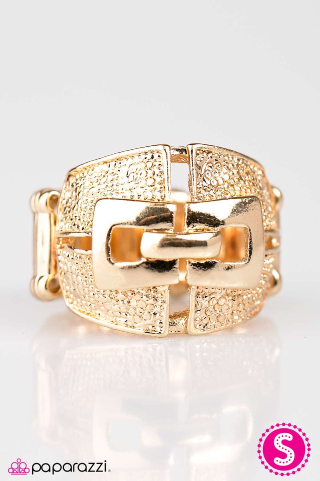 Paparazzi ♥ Champion Buckle - Gold ♥ Ring