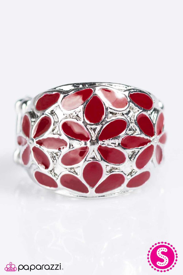 Paparazzi ♥ Heavy PETAL Band - Red ♥ Ring