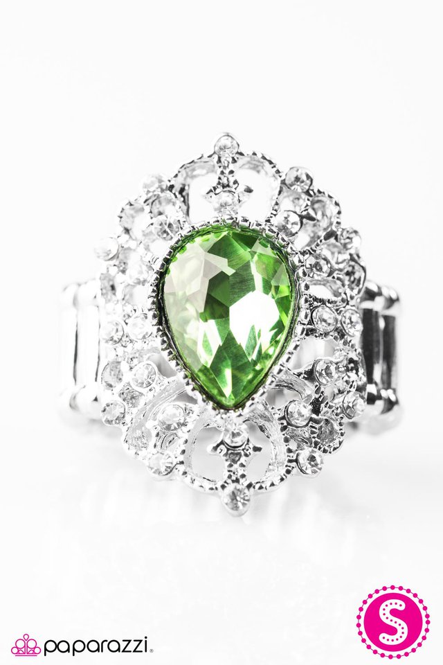 Paparazzi ♥ Queenly Grace - Green ♥ Ring