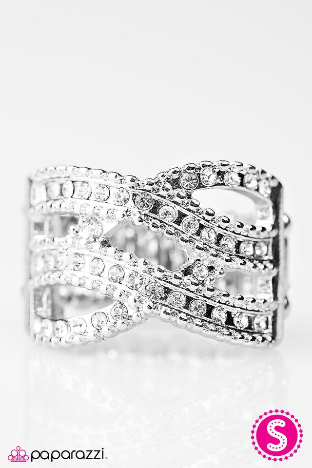 Paparazzi ♥ Cover Your Tracks - White ♥ Ring