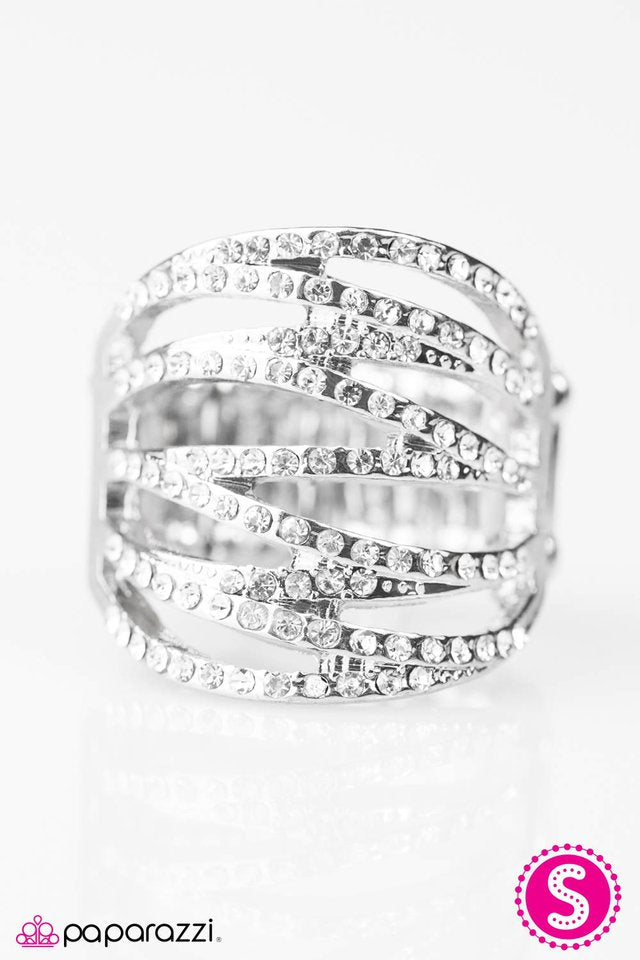 Paparazzi ♥ GLITZ and Glory - White ♥ Ring