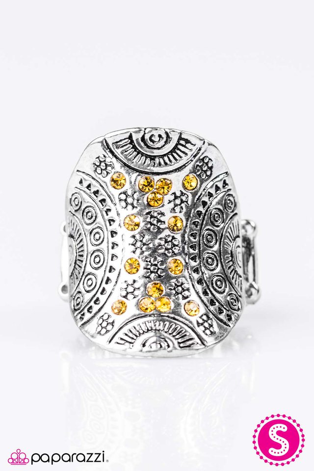 Paparazzi ♥ Island in the Sun - Yellow ♥ Ring