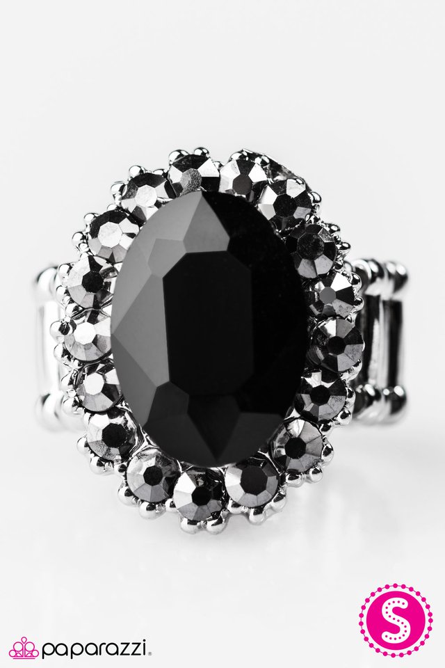 Paparazzi ♥ Fever Pitch - Black ♥ Ring