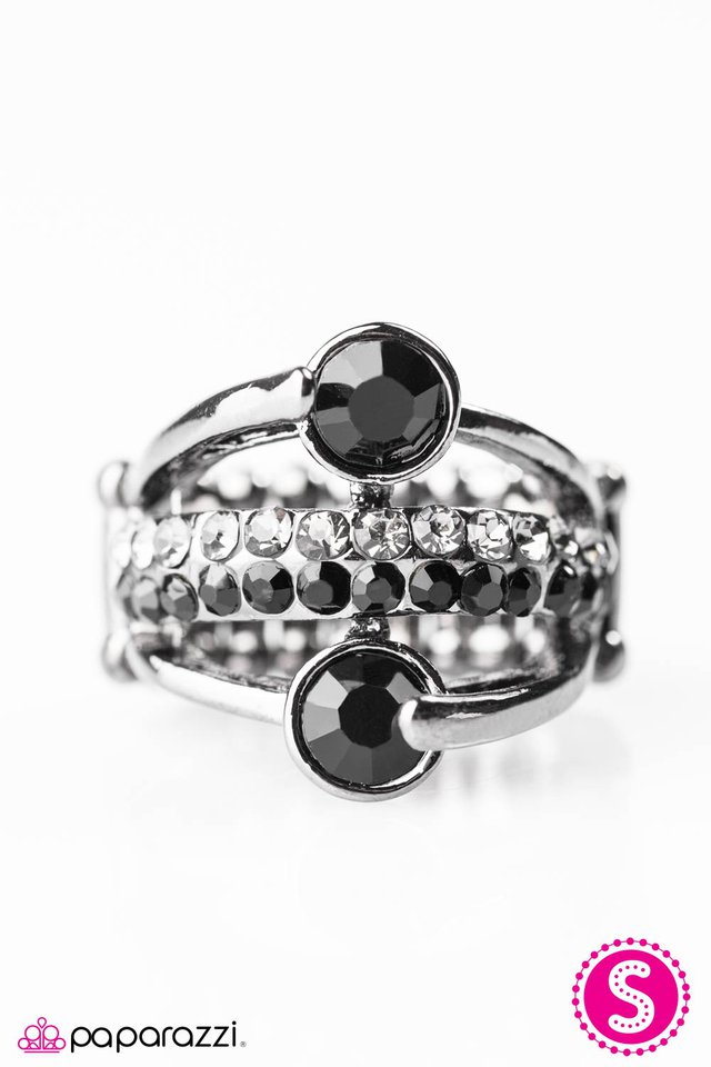 Paparazzi ♥ Hold On To Your Seat! - Black ♥ Ring