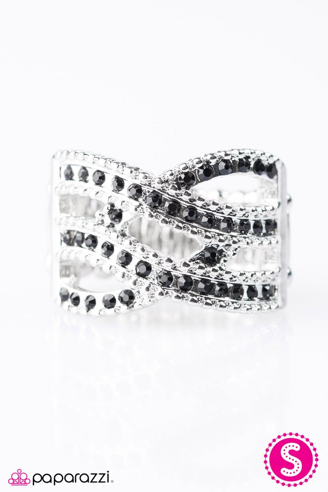 Paparazzi ♥ Cover Your Tracks - Black ♥ Ring