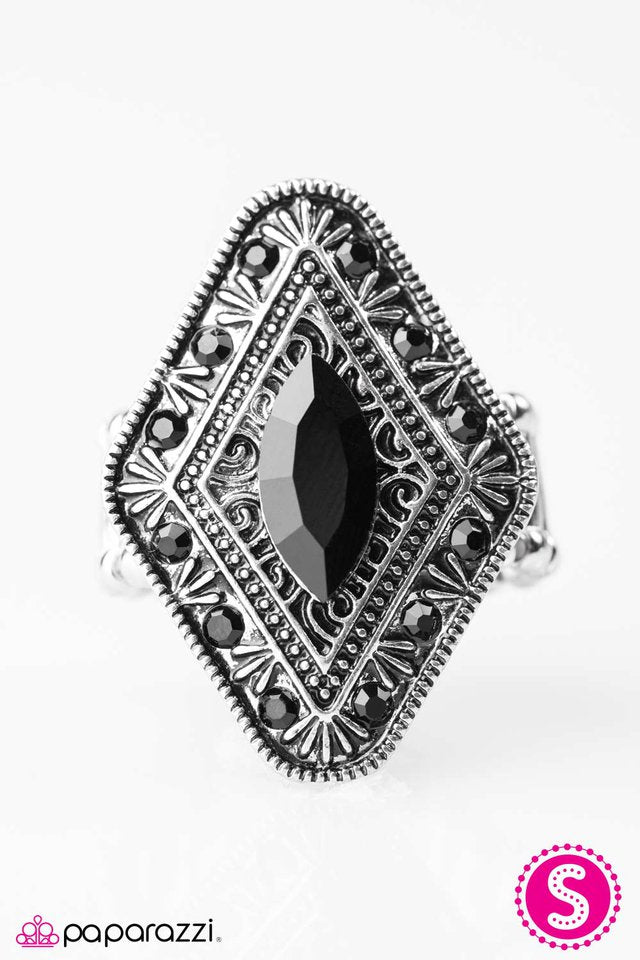 Paparazzi ♥ Kill Em With SHINE-ness - Black ♥ Ring