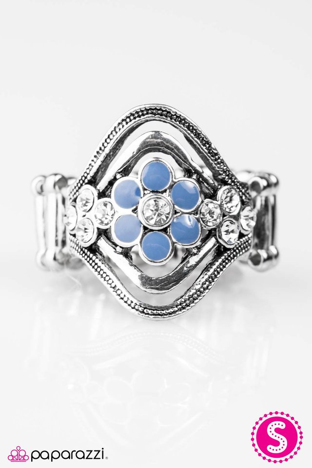 Paparazzi ♥ Deep In The Meadow - Blue ♥ Ring