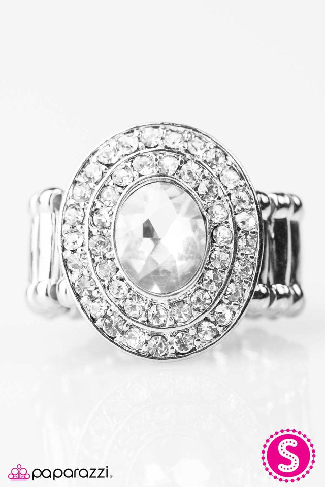 Paparazzi ♥ Glitter and Grandeur - White ♥ Ring