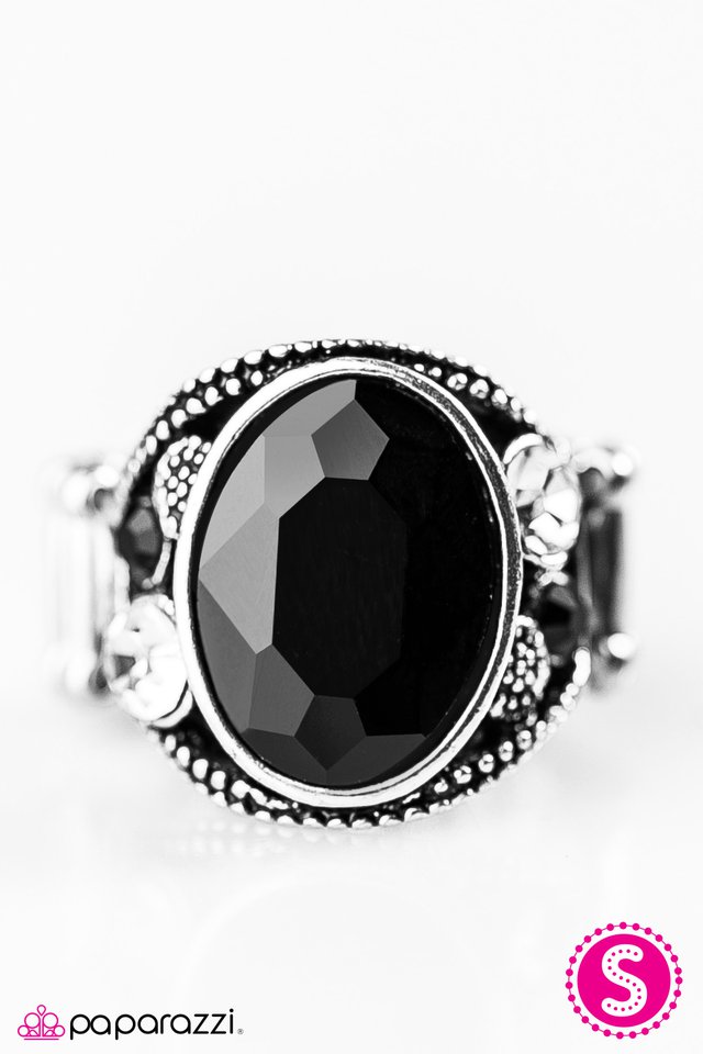 Paparazzi ♥ Big Talk - Black ♥ Ring