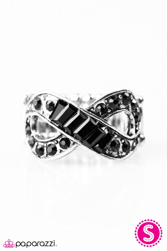 Paparazzi ♥ Weve Got Nothing But Time - Black ♥ Ring