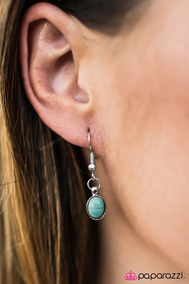 Paparazzi ♥ Take A Hint - Blue ♥ Necklace