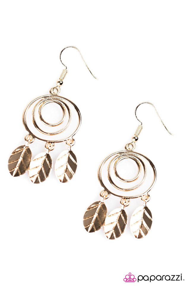 Paparazzi ♥ Fair FEATHER Friend - Gold ♥ Earrings