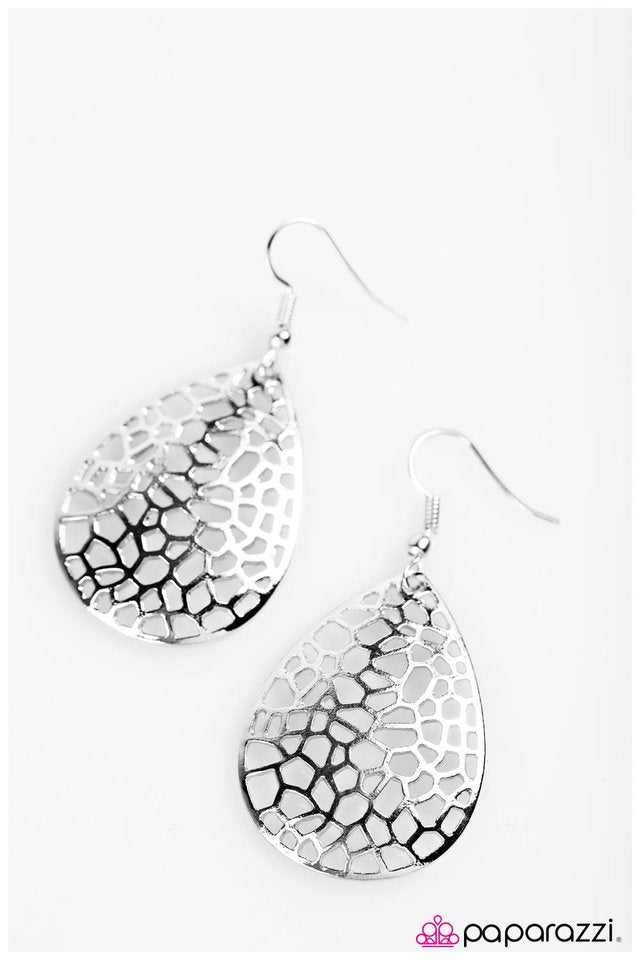 Paparazzi ♥ Make It Or Break It - Silver ♥ Earrings