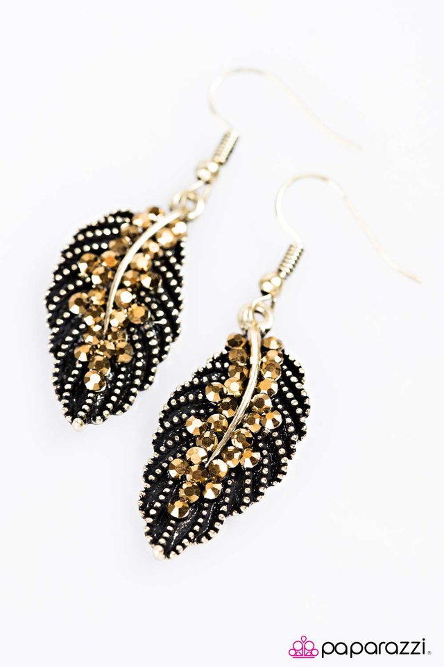 Paparazzi ♥ WING Leader - Brass ♥ Earrings