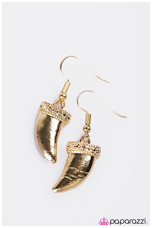 Paparazzi ♥ White Fang - Gold ♥ Earrings