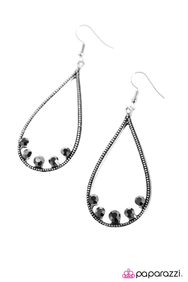 Paparazzi ♥ Cant TEAR My Eyes Away - Silver ♥ Earrings
