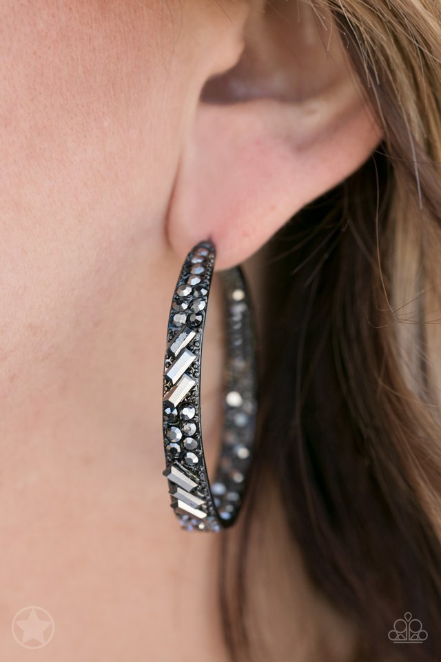Paparazzi ♥ GLITZY By Association - Black ♥ Earrings