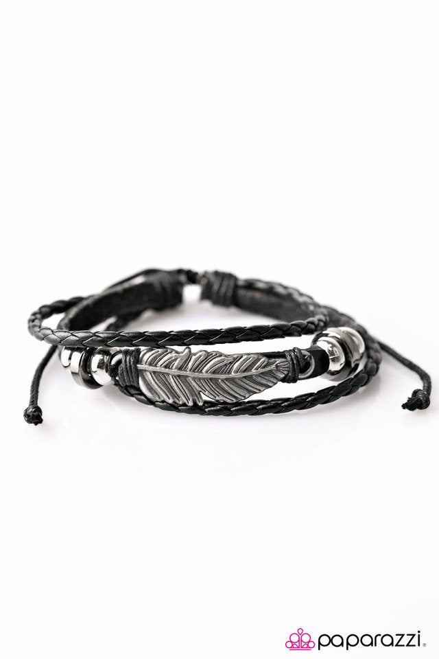 Paparazzi ♥ Iron Eagle - Black ♥ Bracelet