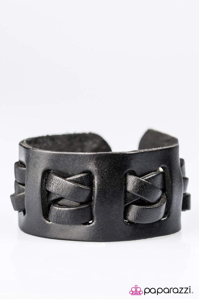 Paparazzi ♥ The Huntsman - Black ♥ Bracelet
