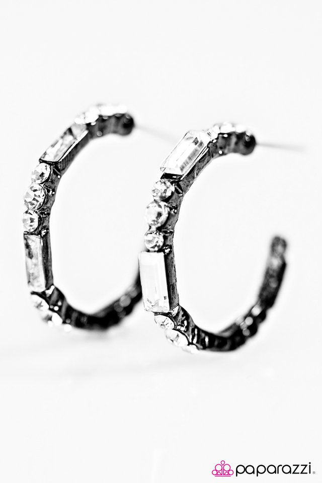 Paparazzi ♥ BLING On The Night - Black ♥ Earrings