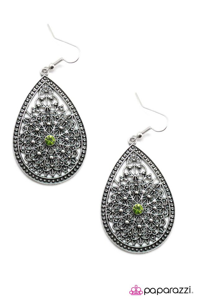 Paparazzi ♥ My Queen - Green ♥ Earrings