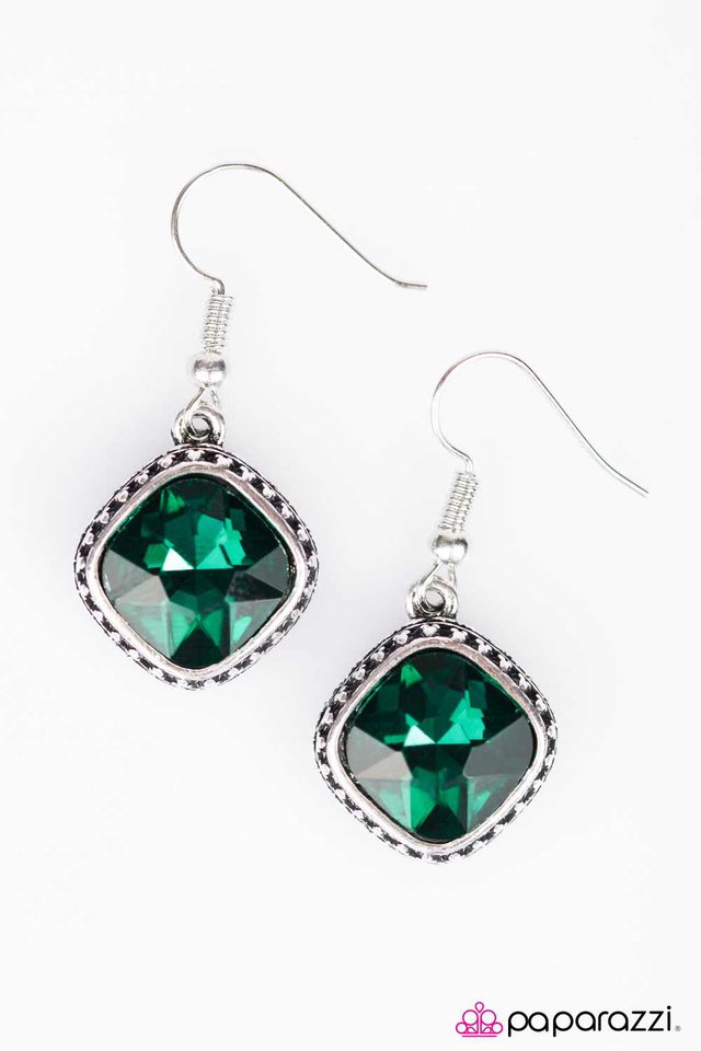 Paparazzi ♥ Royal Treasure - Green ♥ Earrings