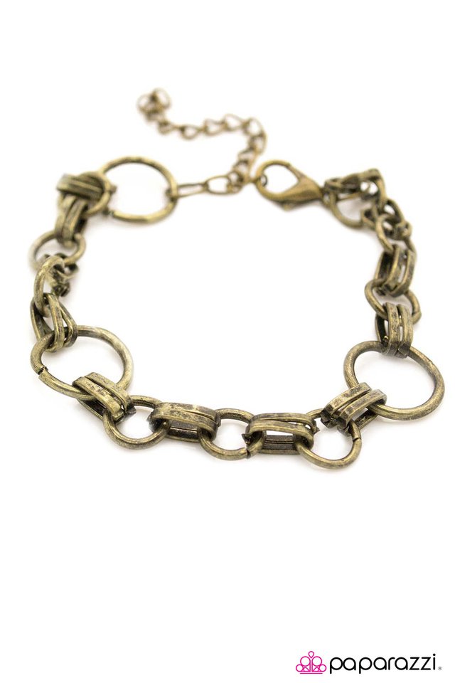 Paparazzi ♥ Great Minds LINK Alike - Brass ♥ Bracelet