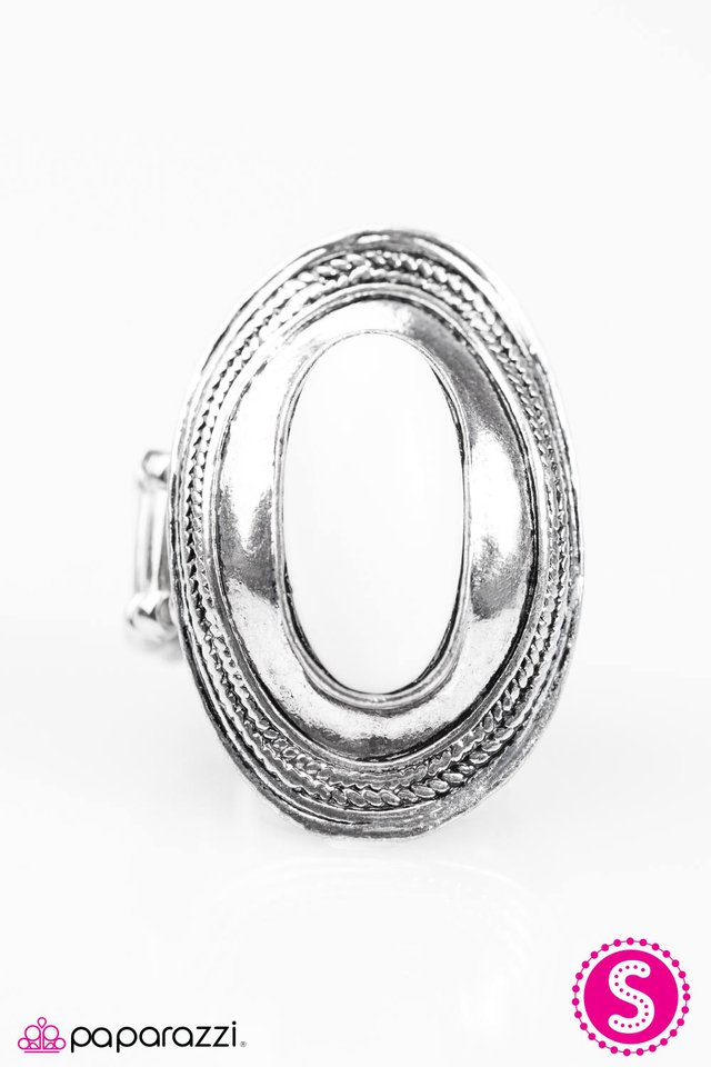 Paparazzi ♥ Its a Fiesta! - White ♥ Ring