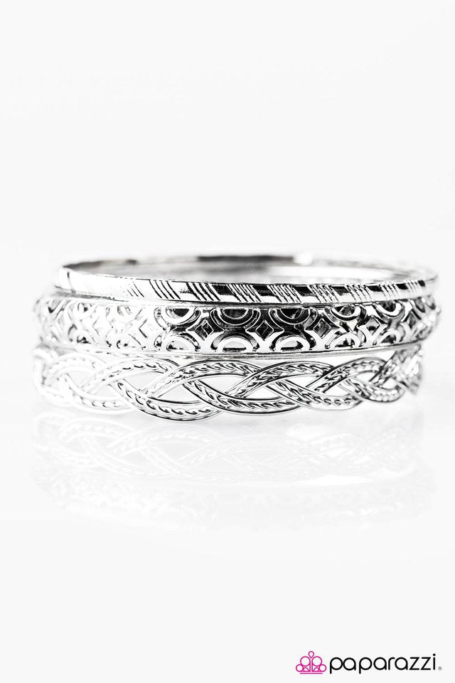 Paparazzi ♥ The Traveler - Silver ♥ Bracelet