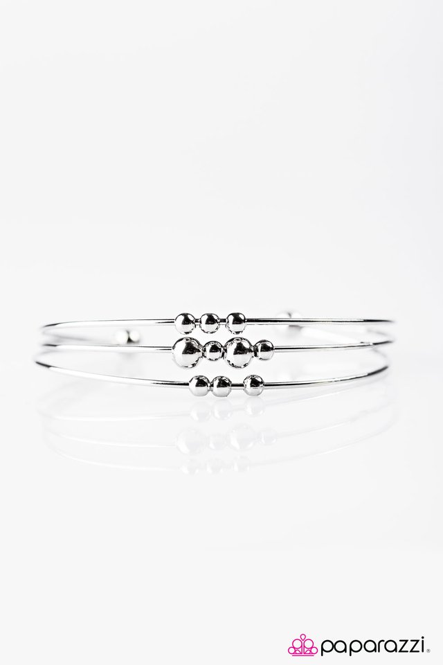 Paparazzi ♥ Zero Gravity - Silver ♥ Bracelet