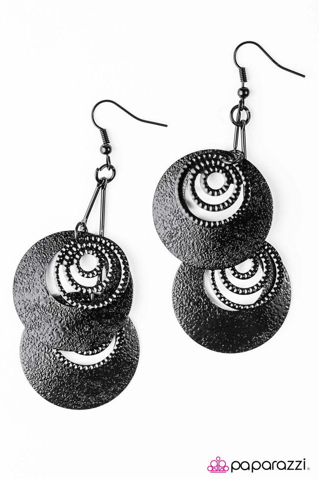 Paparazzi ♥ Wanna Race? - Black ♥ Earrings