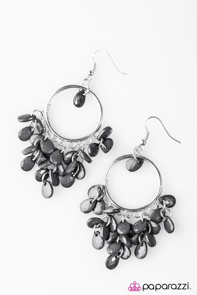 Paparazzi ♥ Frame of Mind - Silver ♥ Earrings