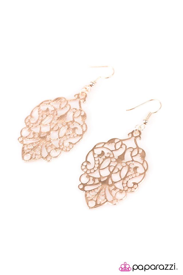 Paparazzi ♥ Posh and Polished - Rose Gold ♥ Earrings