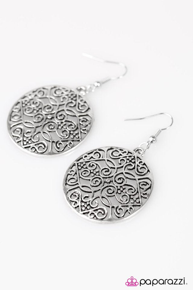 Paparazzi ♥ FILIGREE In The Details - Silver ♥ Earrings